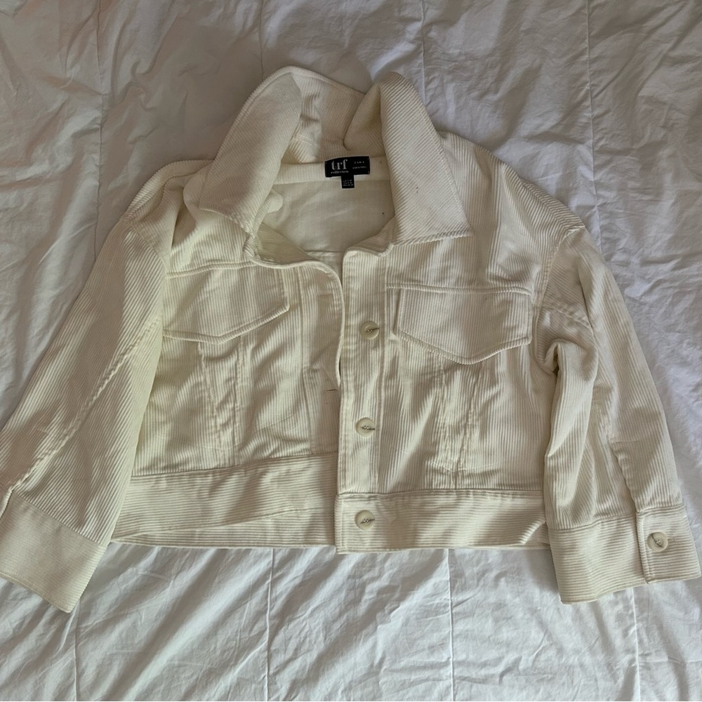 Zara Cream Cropped Corduroy Jacket. Size M. Boxy fit. Worn a few times.